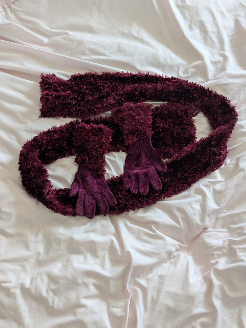 Laura Plum Purple Fuzzy Eyelash Scarf & Gloves